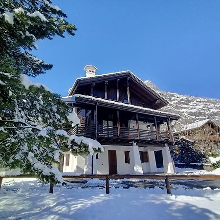 Apartment "La Maison Des Guides" Courmayeur Exterior foto