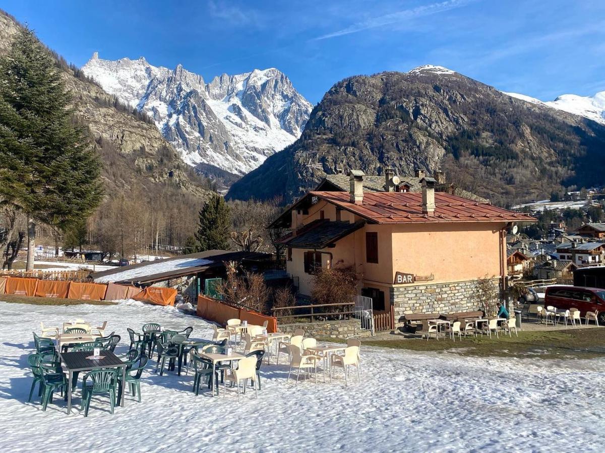 Apartment "La Maison Des Guides" Courmayeur Exterior foto