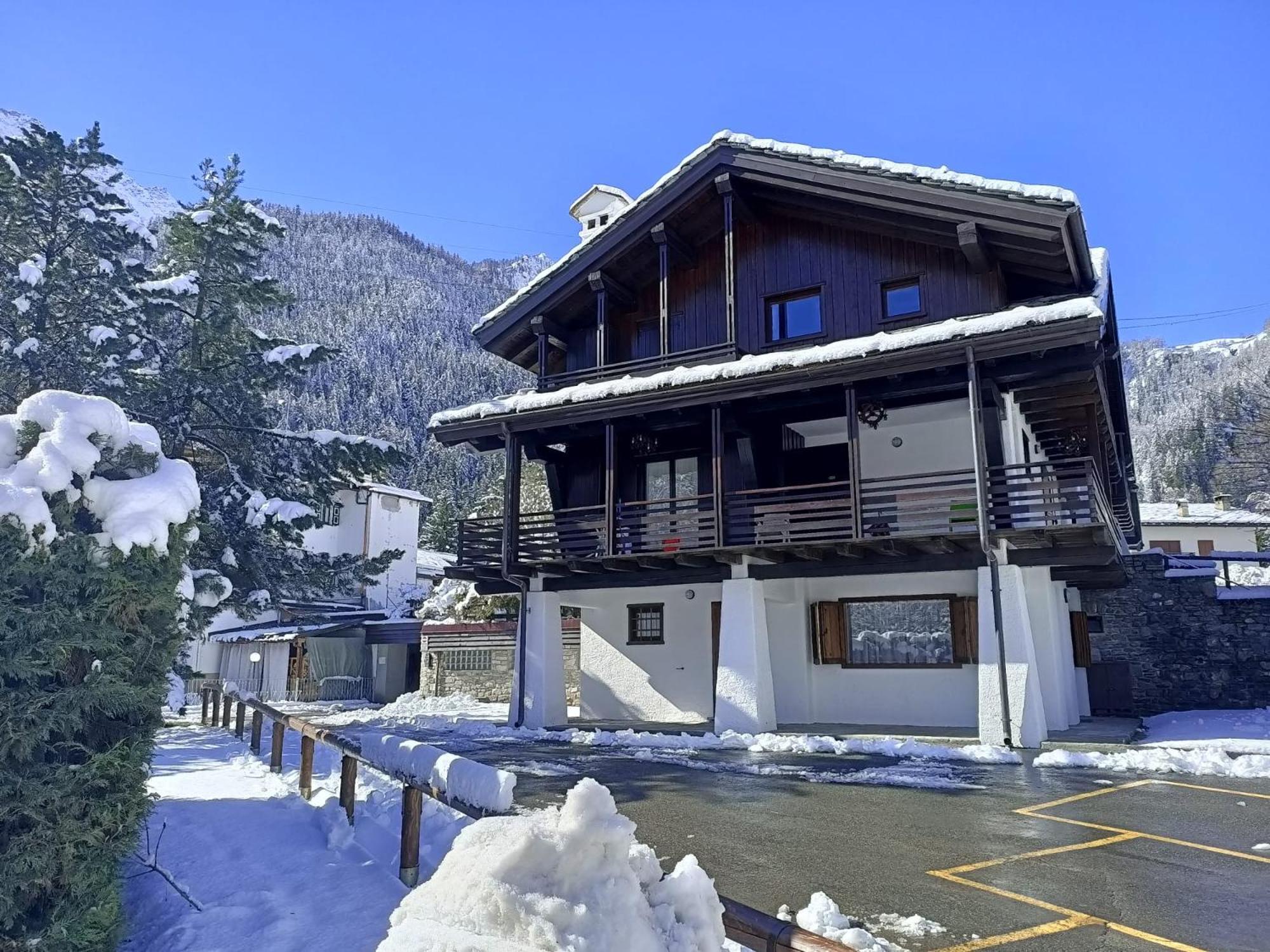 Apartment "La Maison Des Guides" Courmayeur Exterior foto