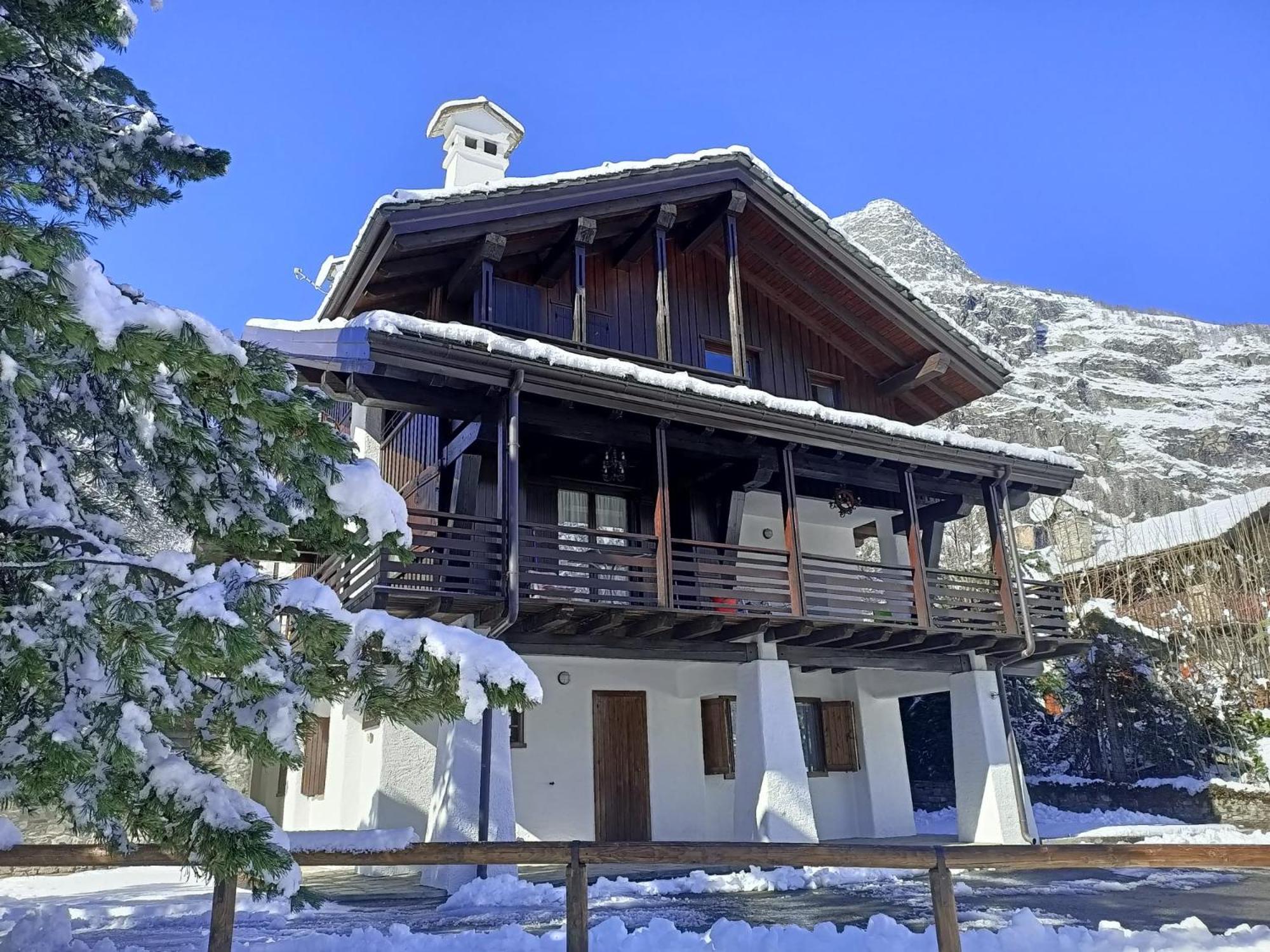 Apartment "La Maison Des Guides" Courmayeur Exterior foto