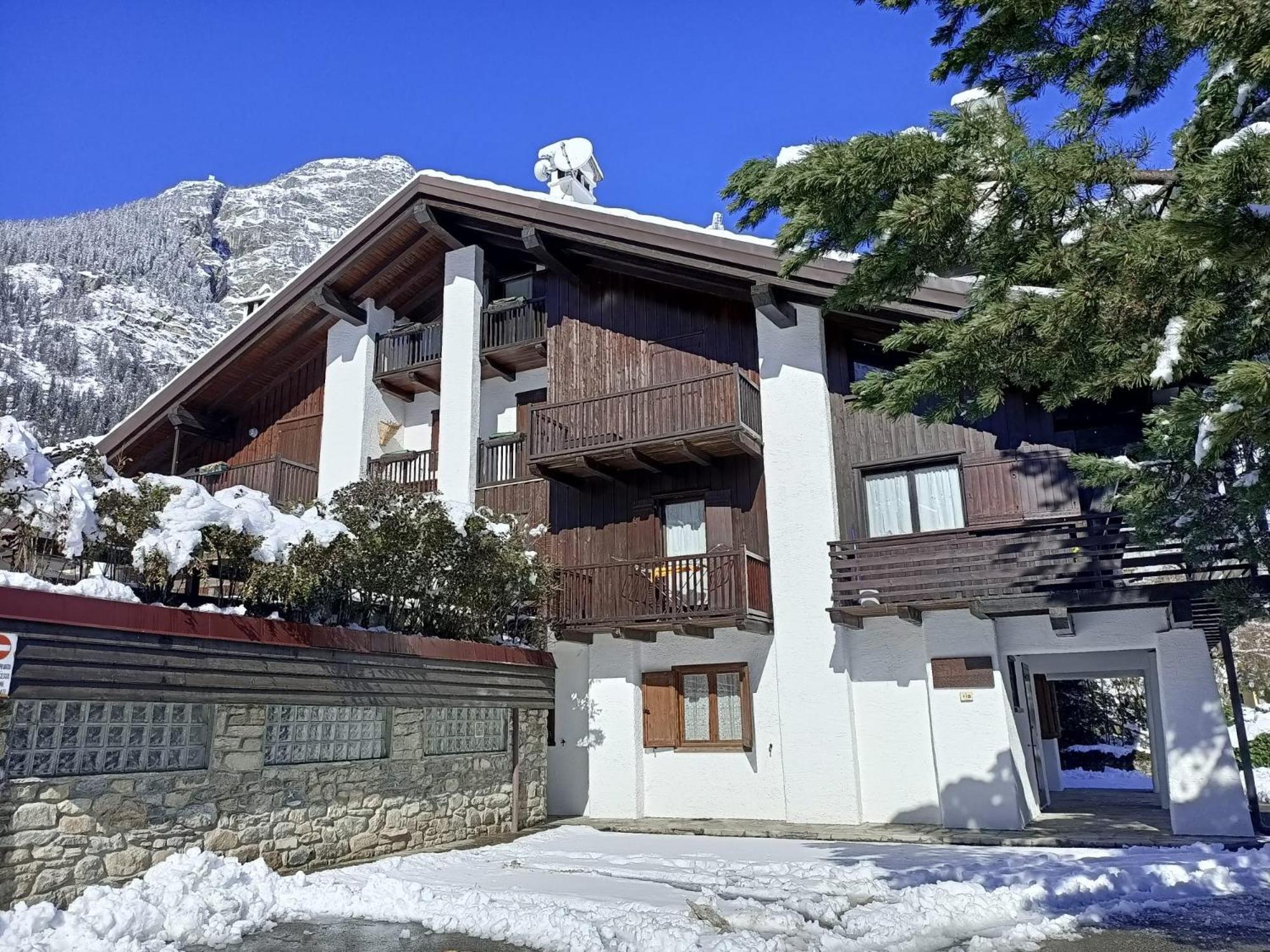 Apartment "La Maison Des Guides" Courmayeur Exterior foto